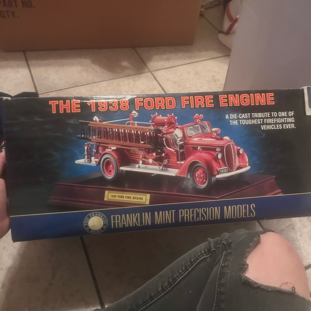 Franklin Mint 1938 Ford Fire Engine Model - Red